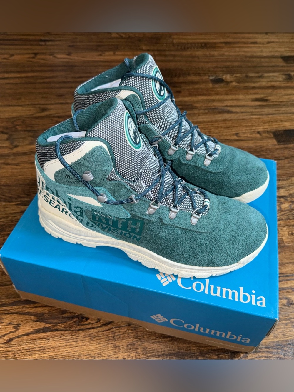 Kith for Columbia Newton Ridge Pine Green 2024 Size 11 Lightweight Boot